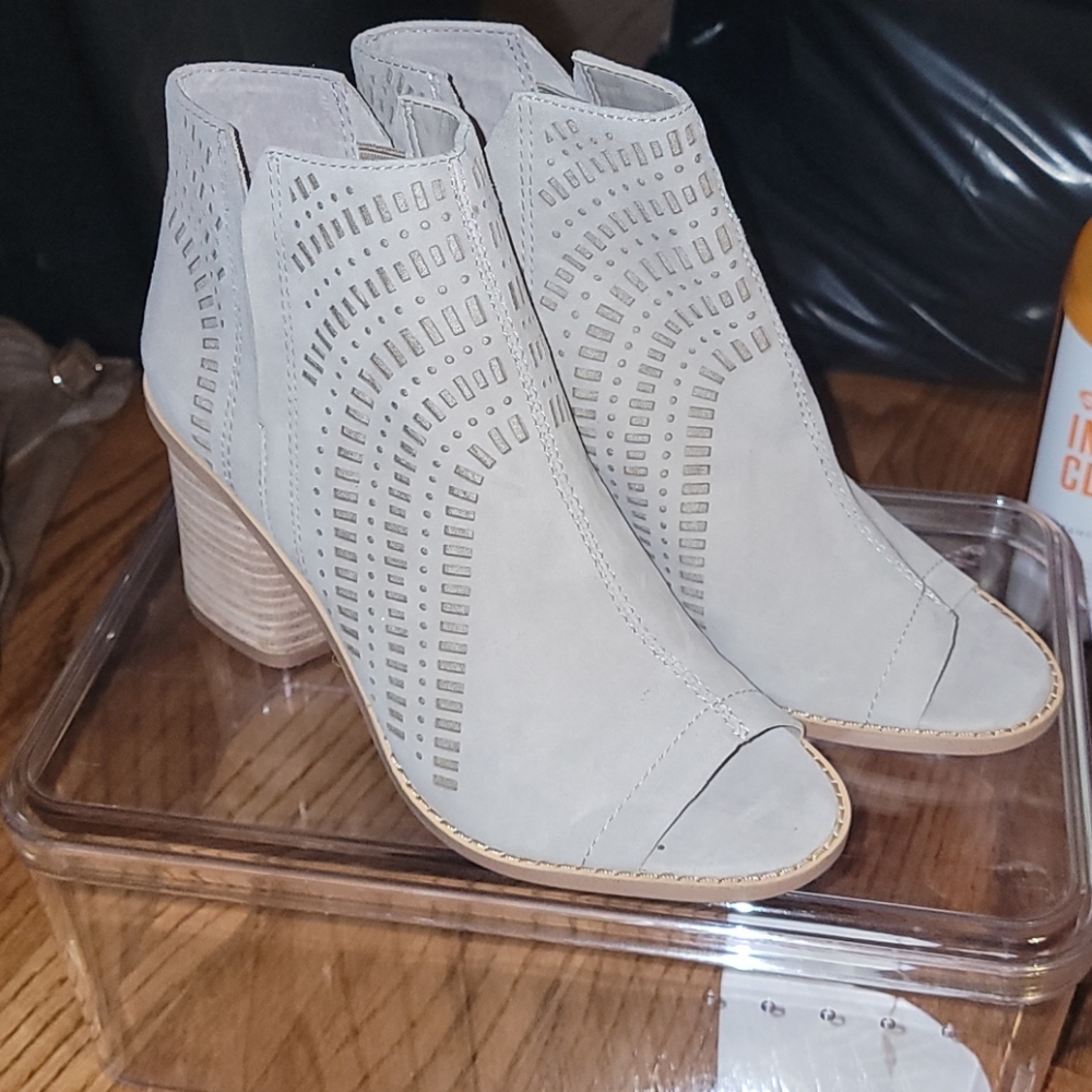 Brand NWT Vince Camuto booties